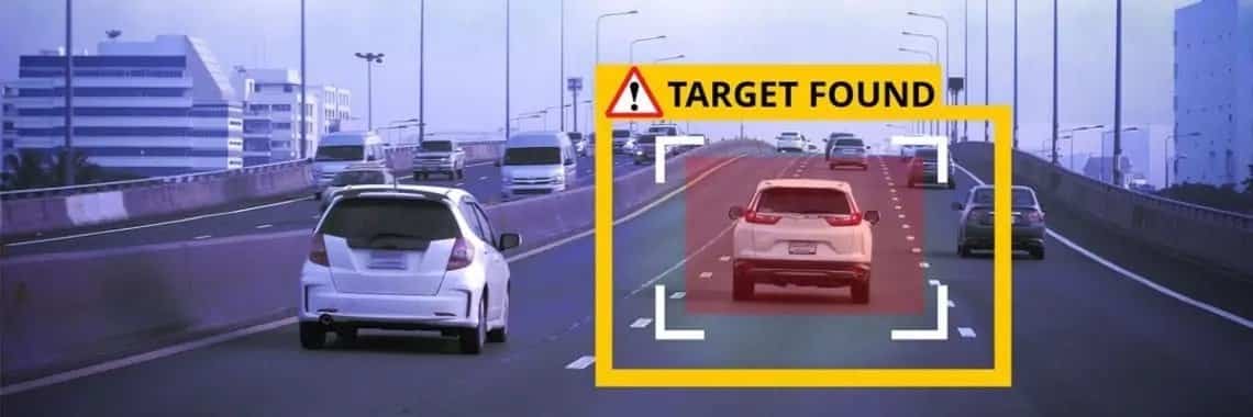 私家偵探團鎖定了目標車輛